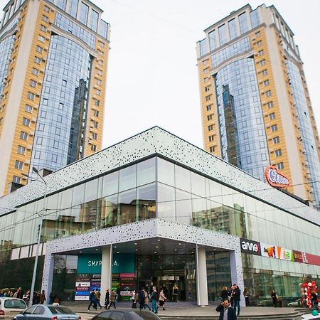 קייב Black&White Apartment In Smart Plaza מראה חיצוני תמונה