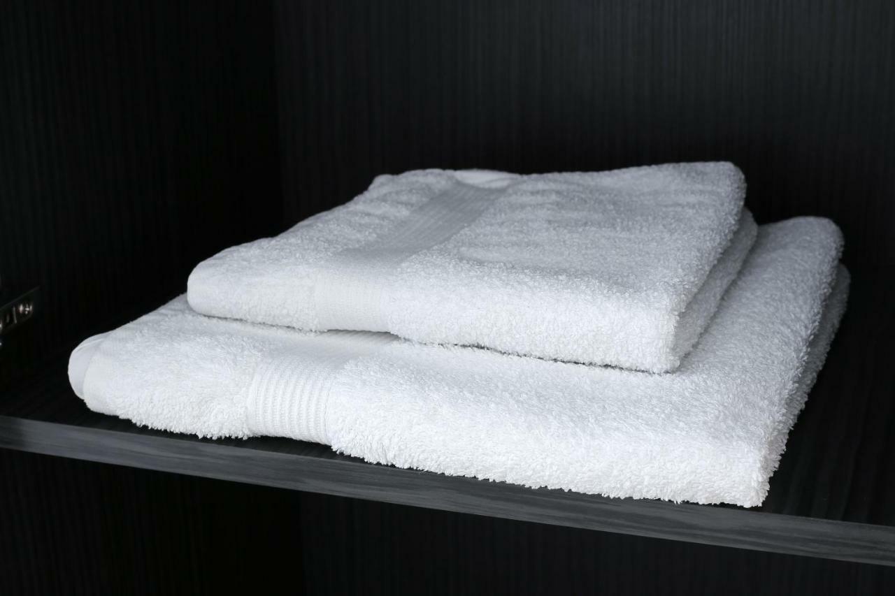 קייב Black&White Apartment In Smart Plaza מראה חיצוני תמונה