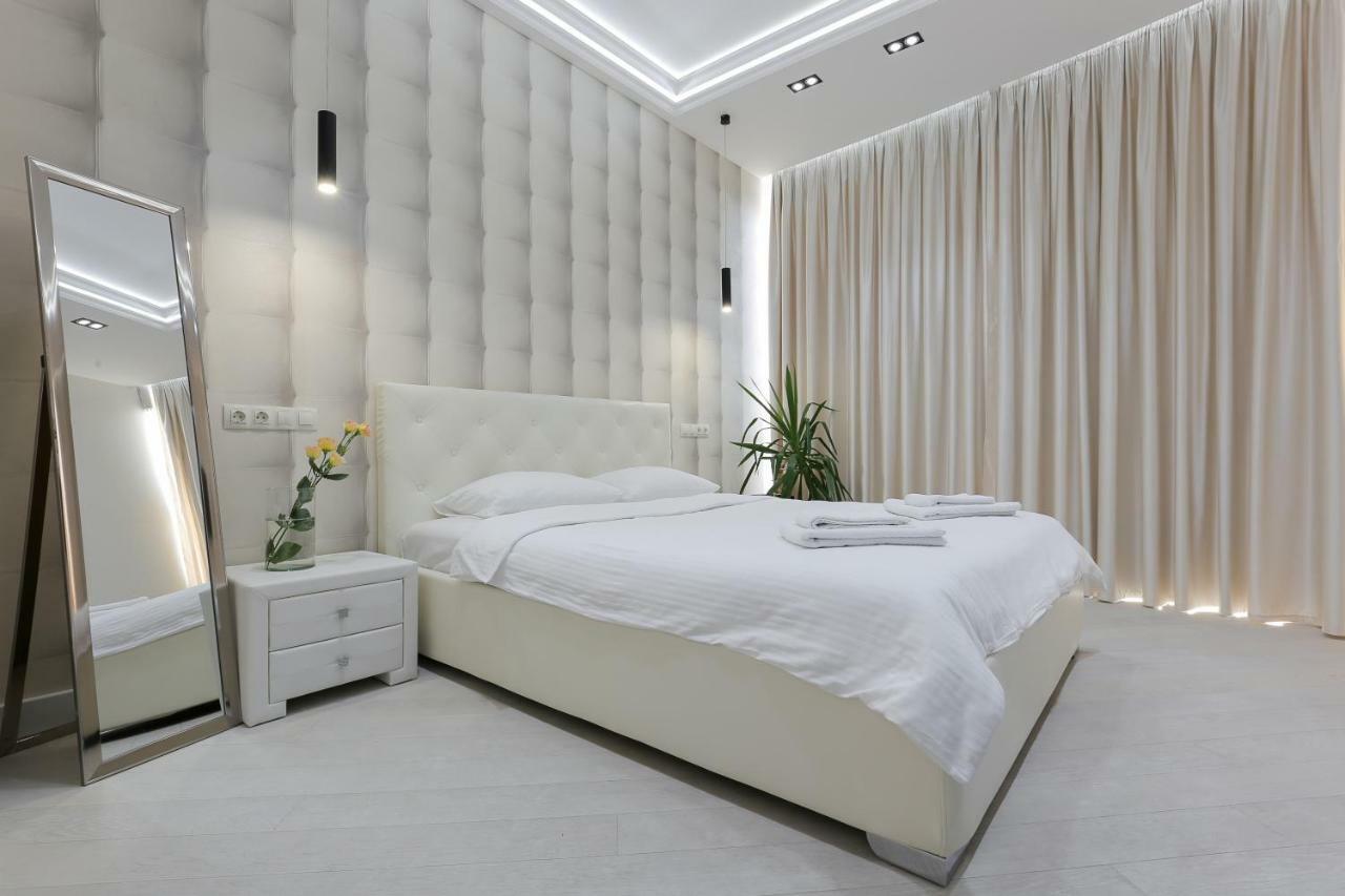 קייב Black&White Apartment In Smart Plaza מראה חיצוני תמונה
