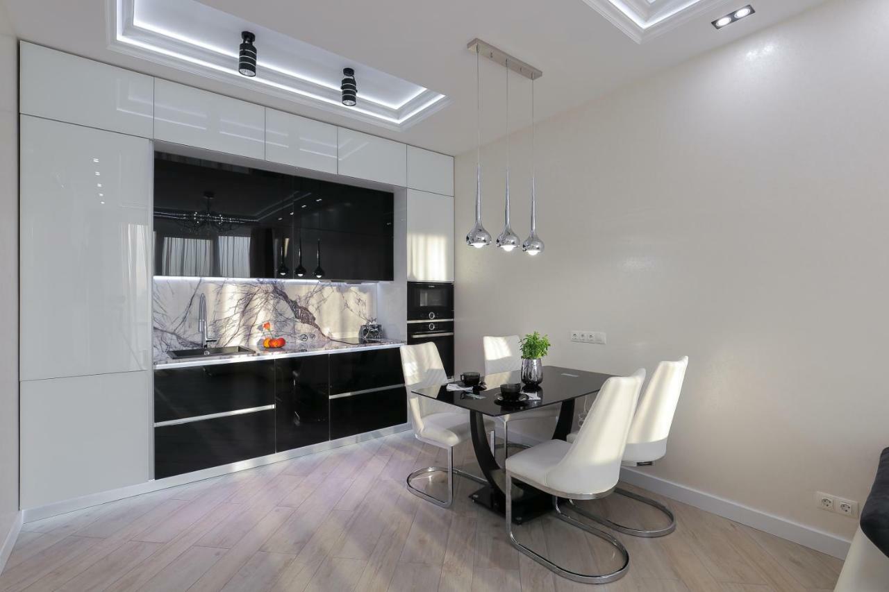 קייב Black&White Apartment In Smart Plaza מראה חיצוני תמונה