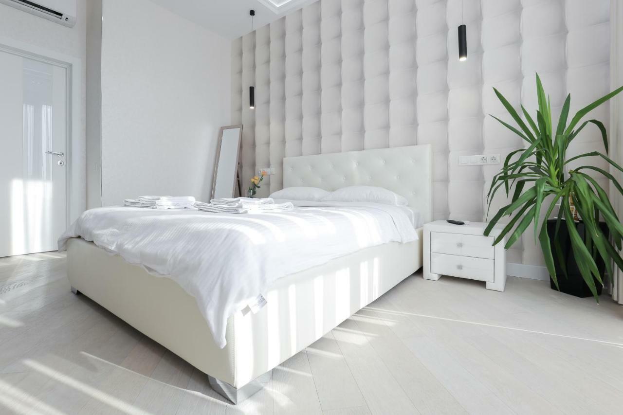 קייב Black&White Apartment In Smart Plaza מראה חיצוני תמונה