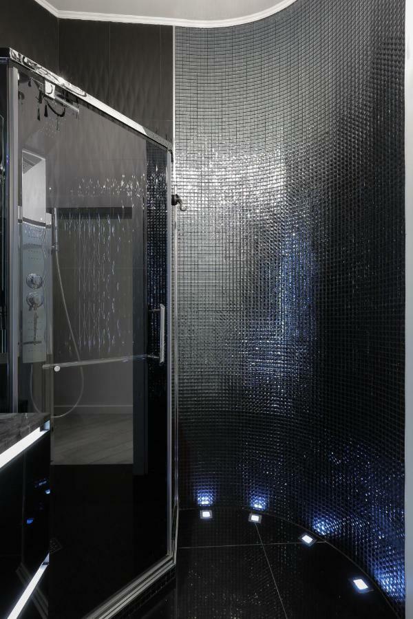 קייב Black&White Apartment In Smart Plaza מראה חיצוני תמונה
