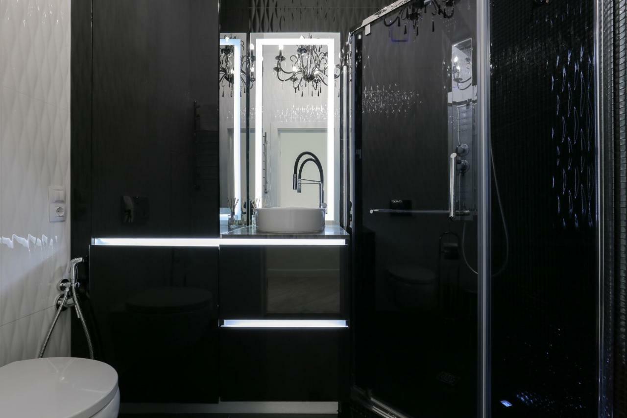 קייב Black&White Apartment In Smart Plaza מראה חיצוני תמונה