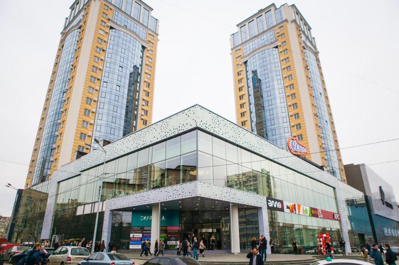 קייב Black&White Apartment In Smart Plaza מראה חיצוני תמונה